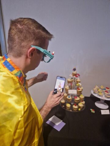 DG Stu seeing the cupcakes for the 1st time!
