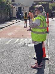 Robyn clapping the runners Robyn clapping the runners
