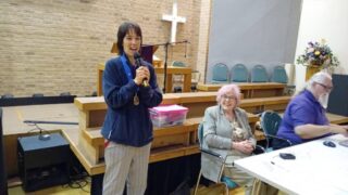 President Louisa with talking to the quiz teams